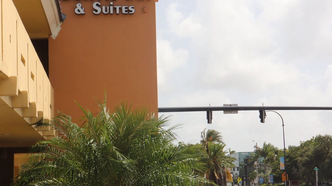 Photo of Outdoor in Hollywood Lakes