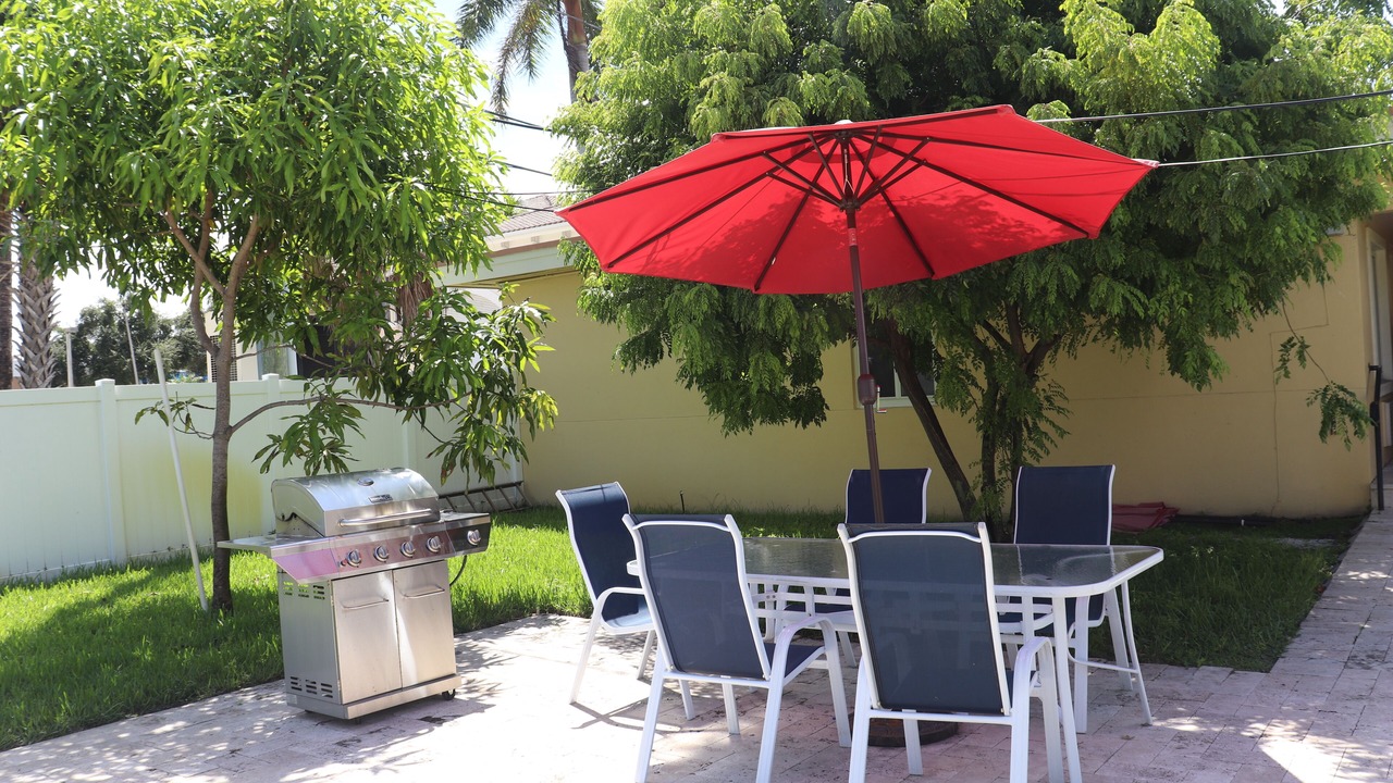 Photo of Outdoor in Hollywood Lakes