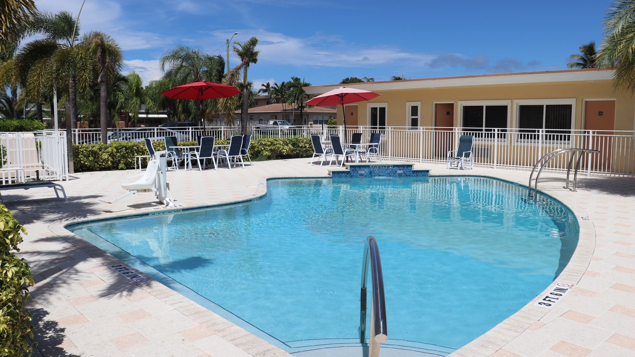 Photo of Outdoor in Hollywood Lakes