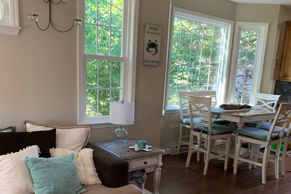 Photo of Livingroom in Earlville