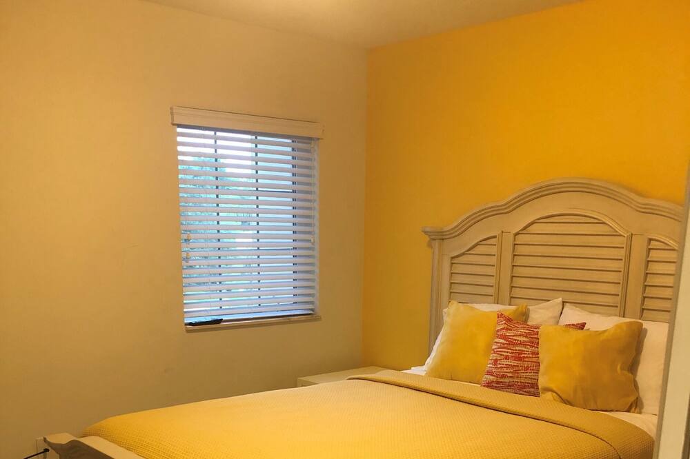 Photo of Bedroom in Cypress Point
