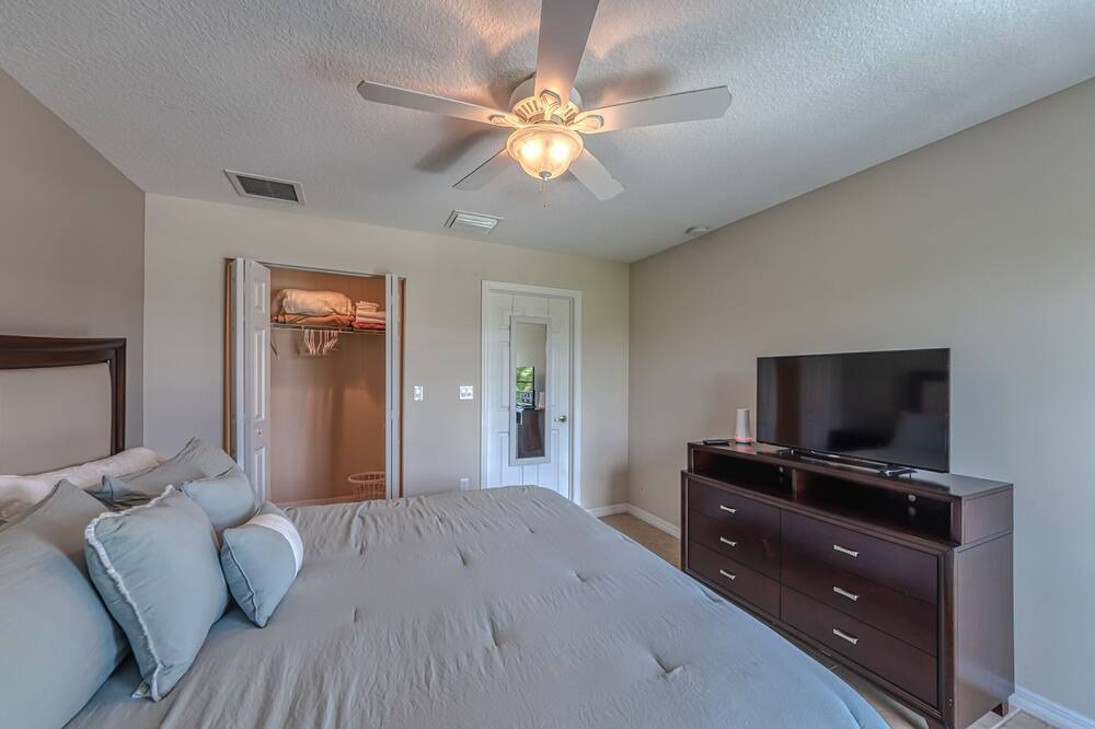 Photo of Bedroom in Cypress Point
