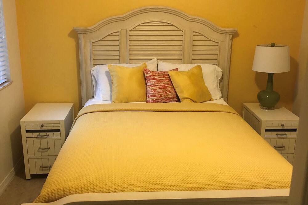 Photo of Bedroom in Cypress Point