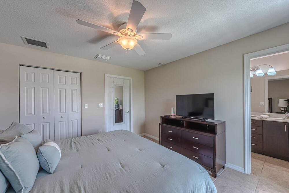 Photo of Bedroom in Cypress Point