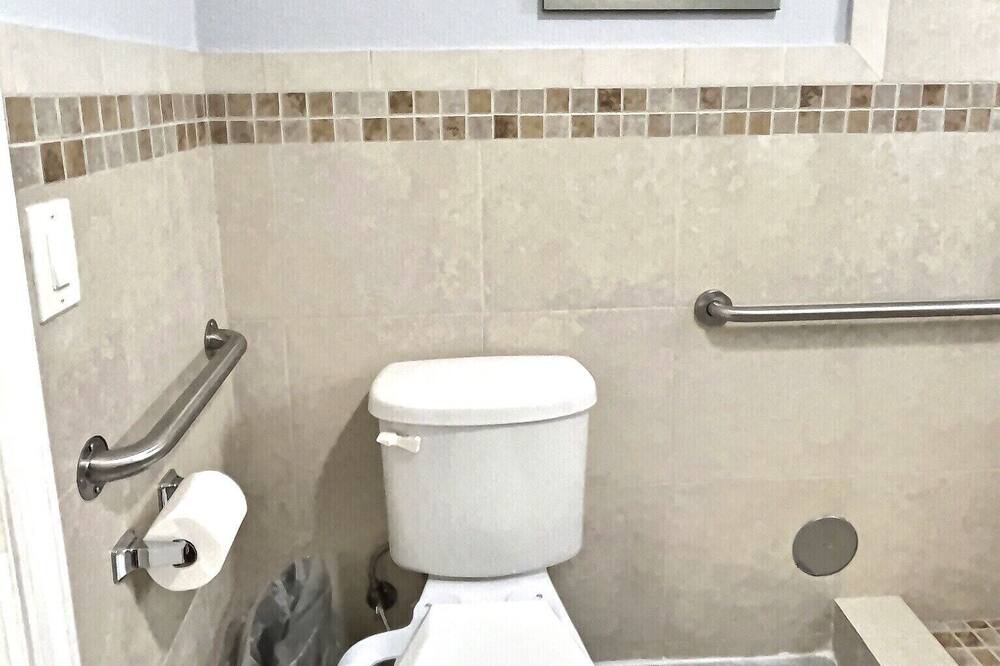 Photo of Bathroom in Coral Ridge