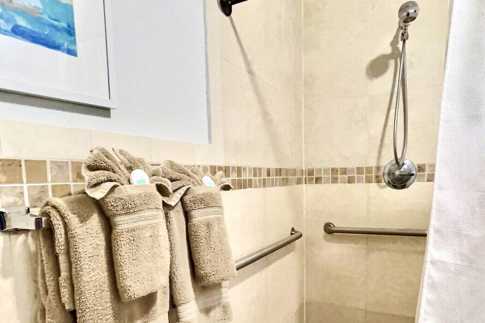 Photo of Bathroom in Coral Ridge