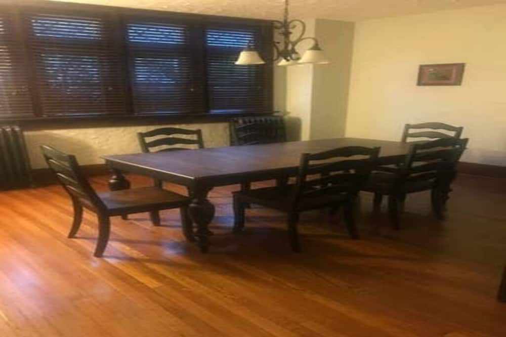 Photo of Livingroom in Albany