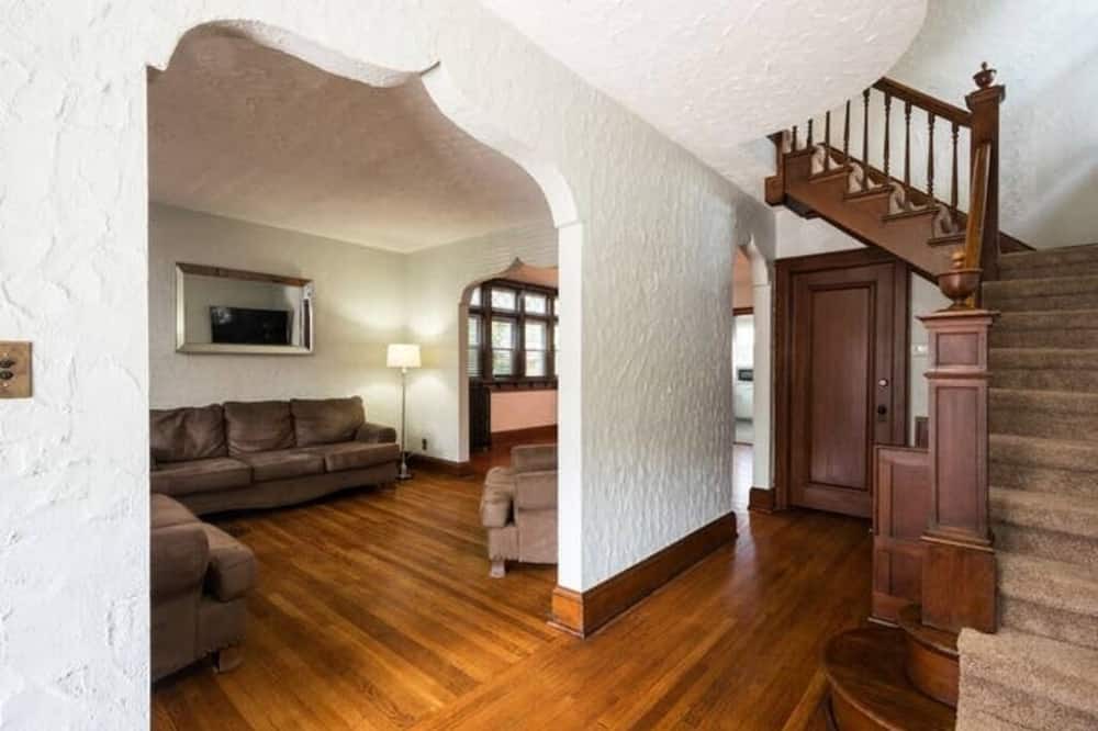 Photo of Livingroom in Albany