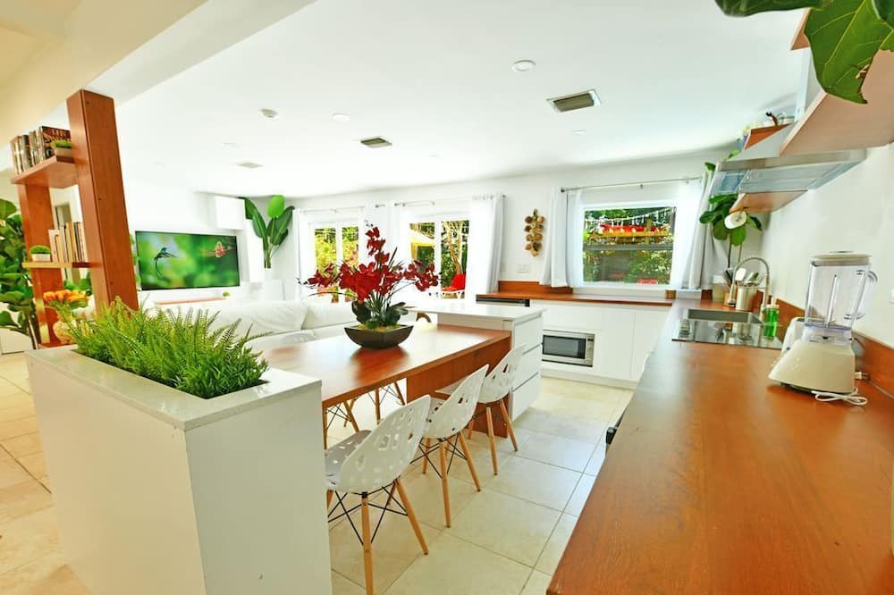 Photo of Livingroom in South Middle River