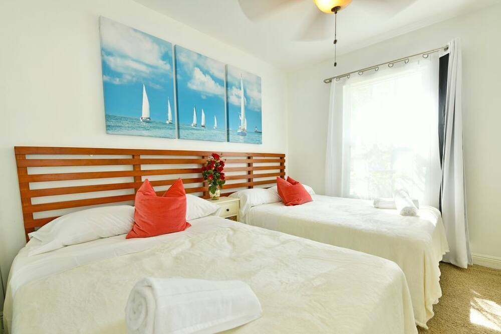 Photo of Bedroom in South Middle River