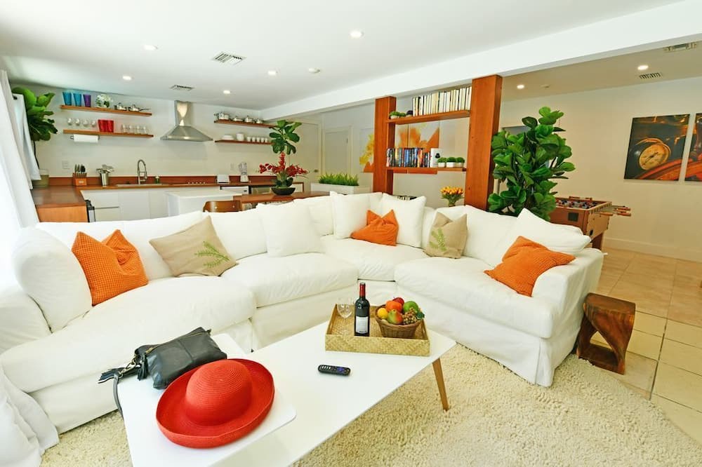 Photo of Livingroom in South Middle River
