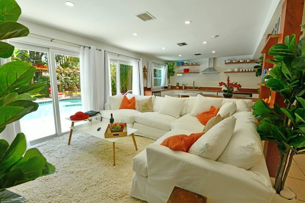 Photo of Livingroom in South Middle River