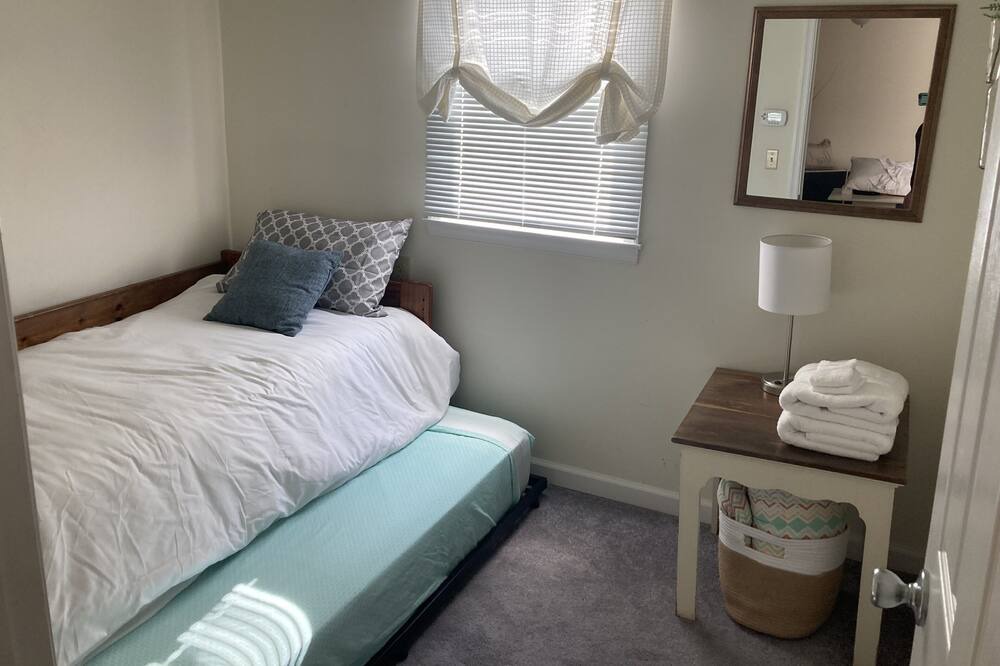 Photo of Bedroom in Rock Hall