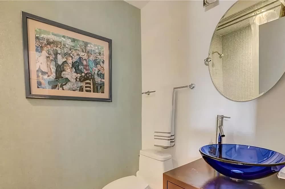 Photo of Bathroom in Riverside Park