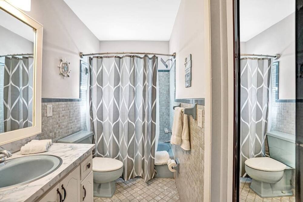Photo of Bathroom in Victoria Park