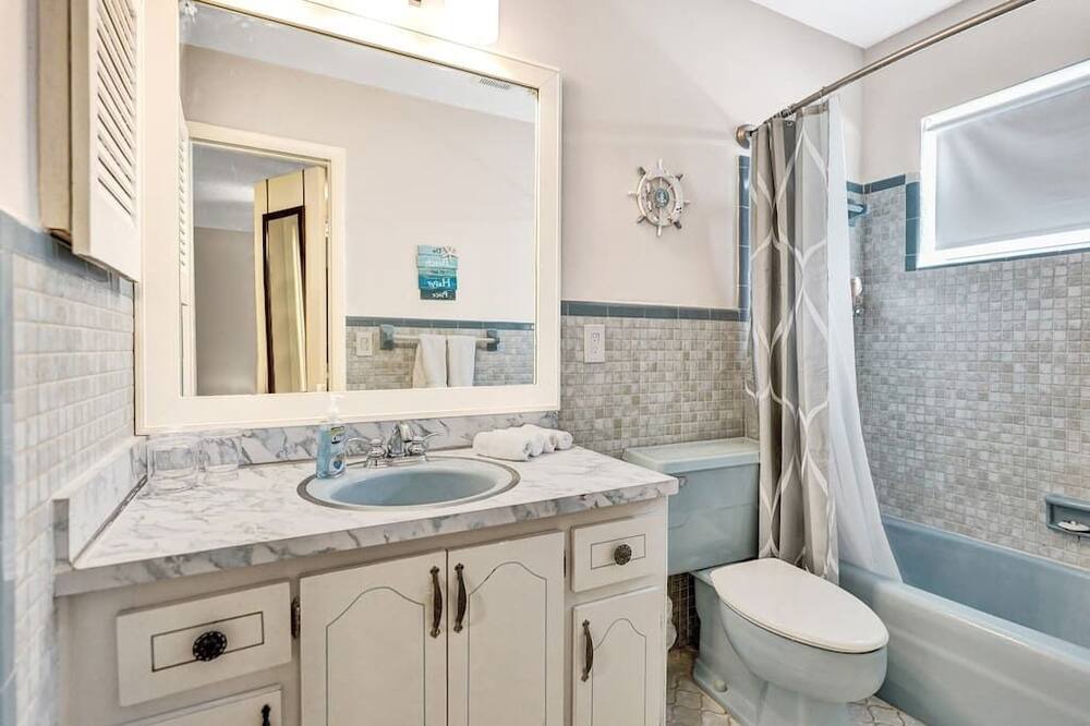 Photo of Bathroom in Victoria Park