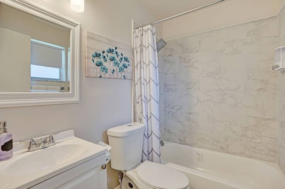 Photo of Bathroom in Victoria Park