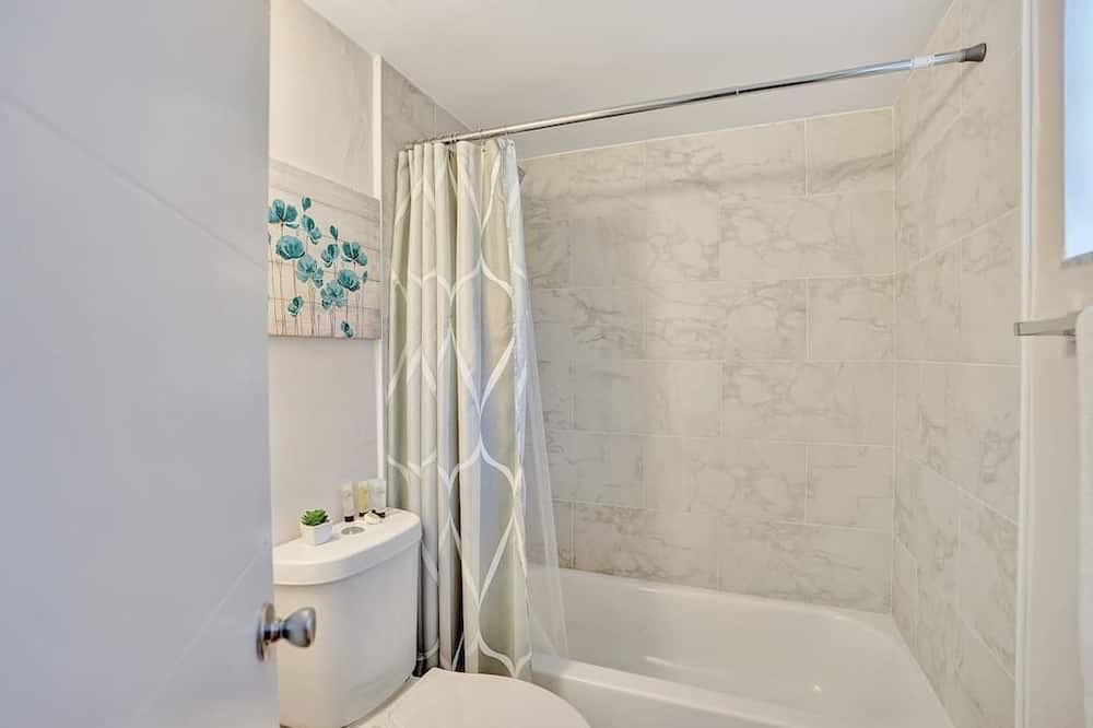 Photo of Bathroom in Victoria Park