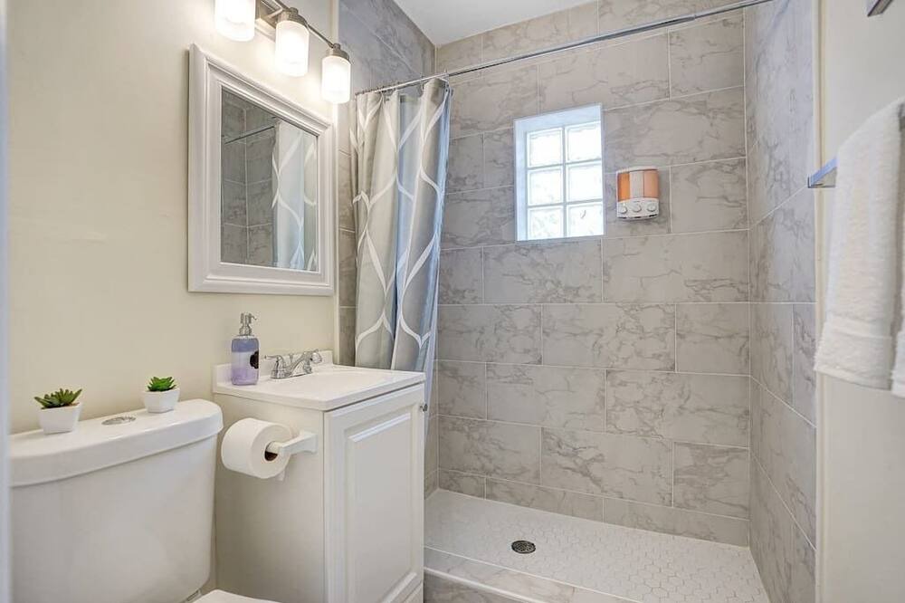 Photo of Bathroom in Victoria Park
