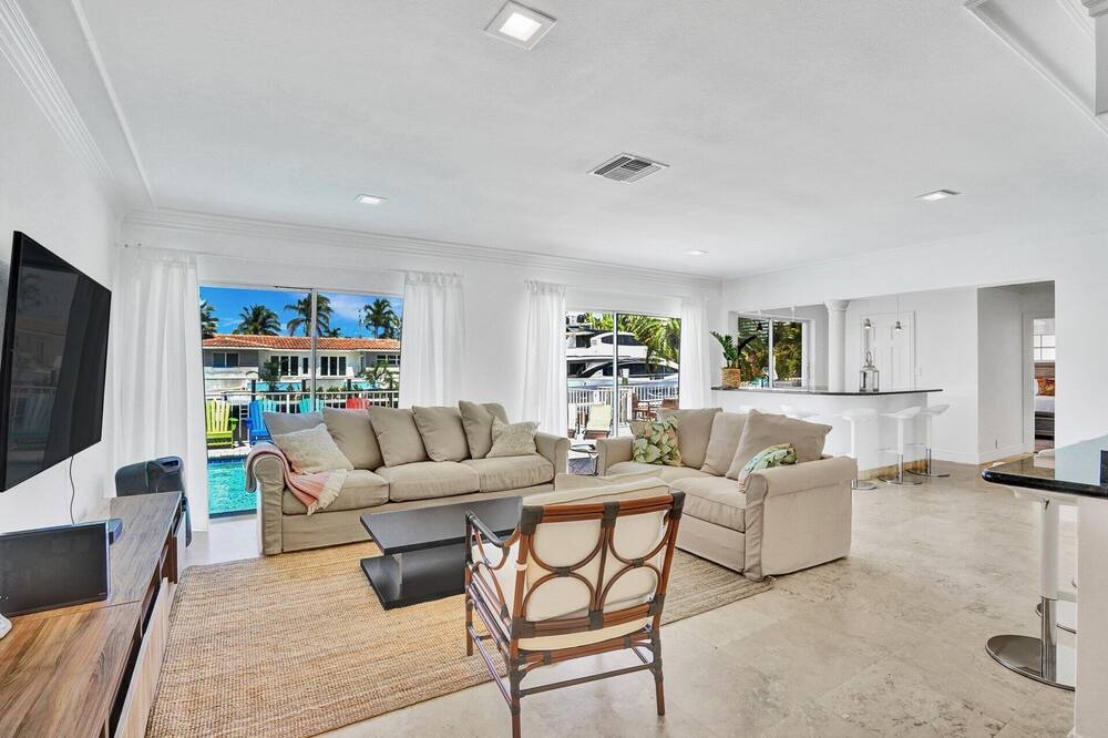 Photo of Livingroom in Bermuda Riviera