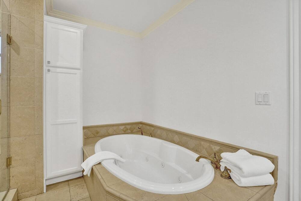 Photo of Bathroom in Bermuda Riviera