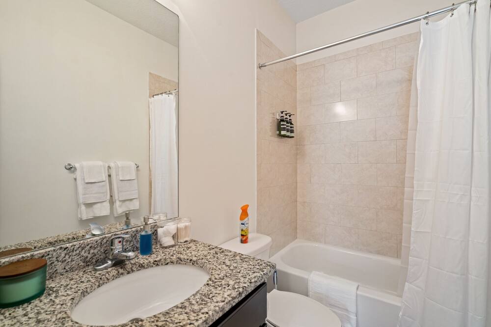 Photo of Bathroom in Davie