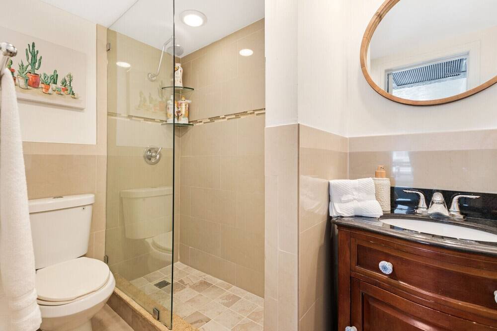 Photo of Bathroom in Galt Mile