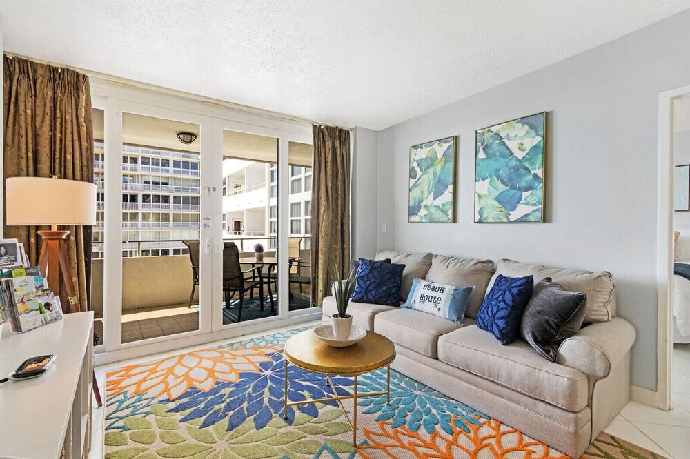 Photo of Livingroom in Galt Mile