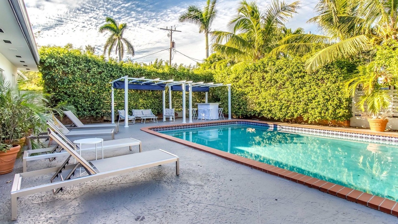 Photo of Outdoor in Hollywood Lakes