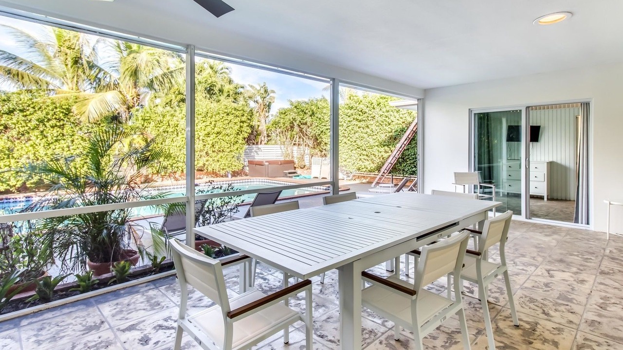 Photo of Bedroom in Hollywood Lakes