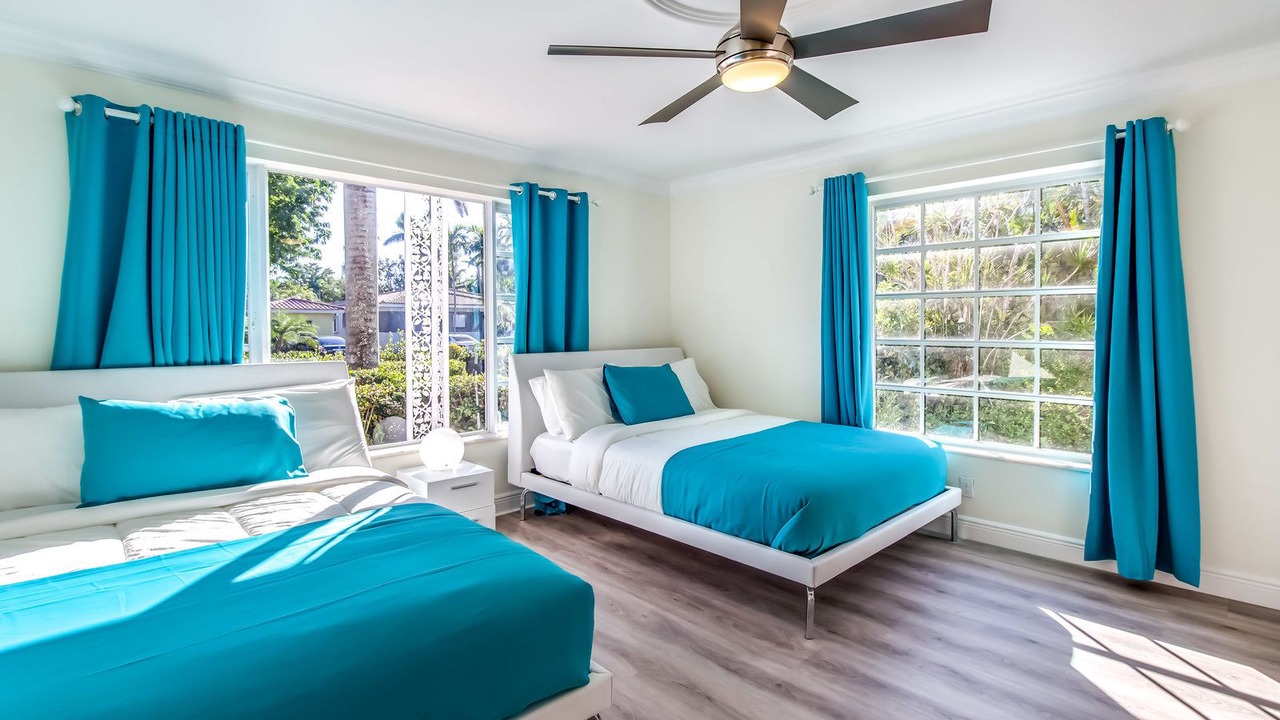 Photo of Bedroom in Hollywood Lakes