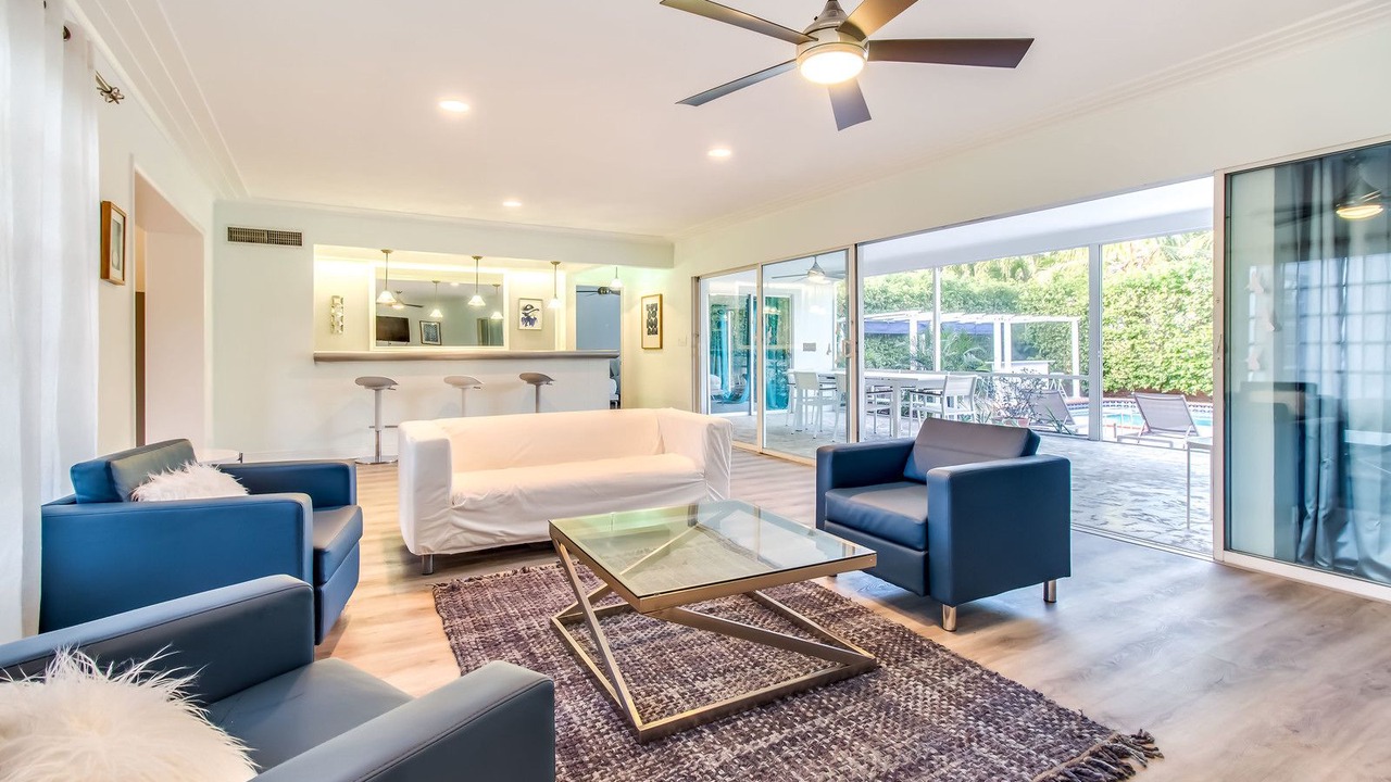 Photo of Livingroom in Hollywood Lakes