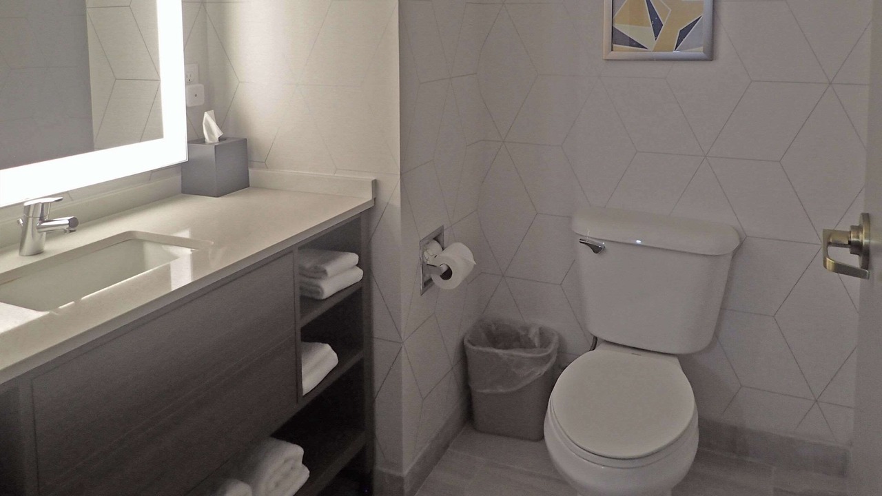 Photo of Bedroom in Coliseum Central