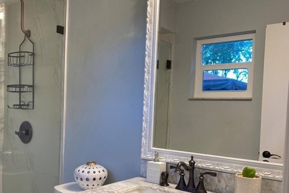 Photo of Bathroom in Pembroke Pines