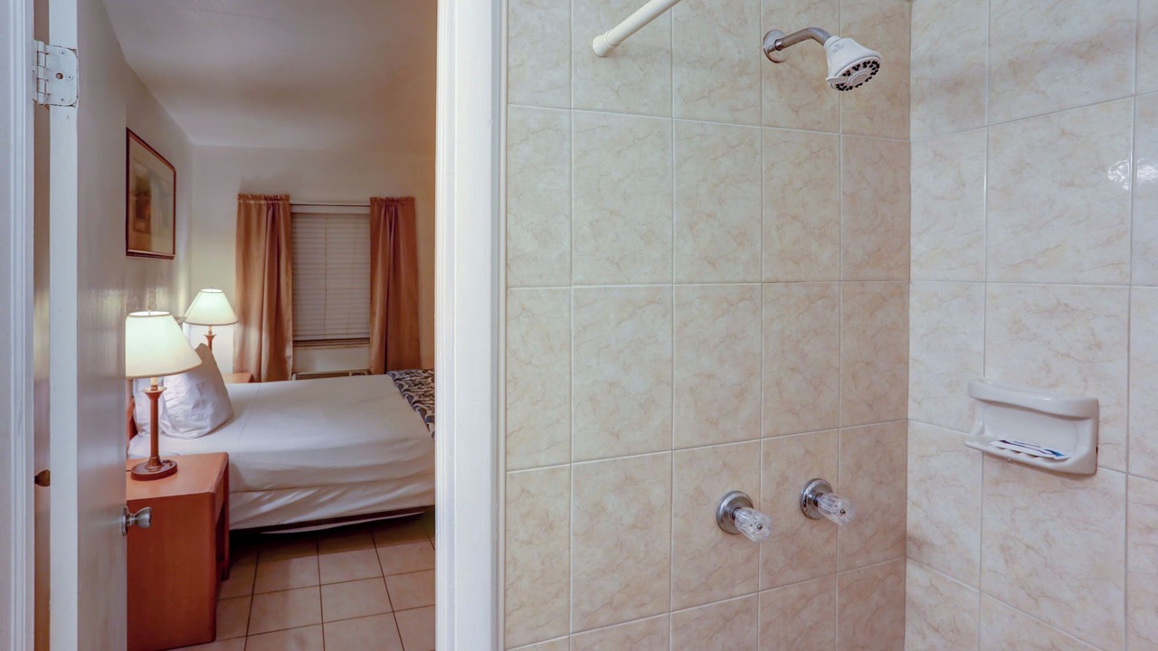 Photo of Bathroom in Hollywood Lakes