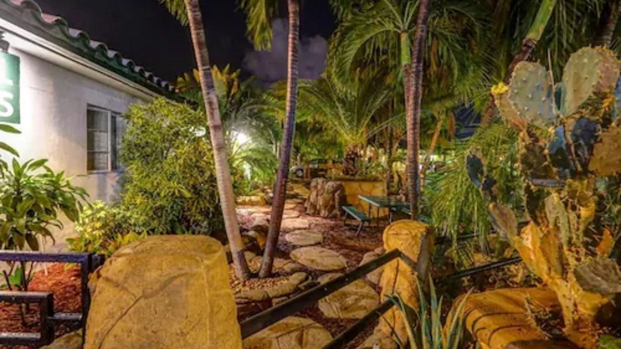Photo of Outdoor in Hollywood Lakes