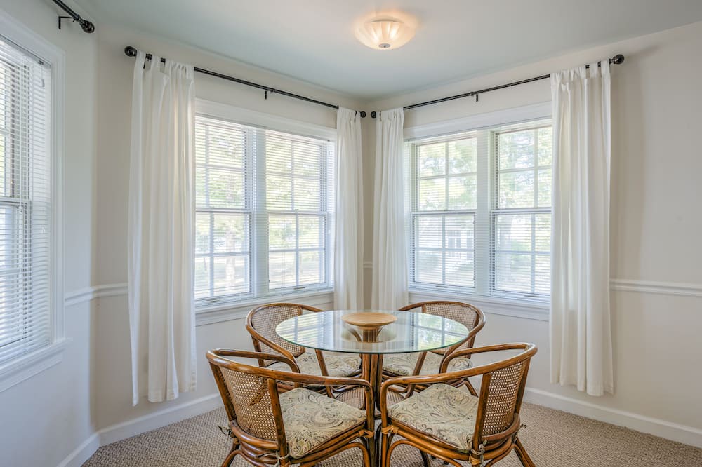 Photo of Livingroom in McDaniel