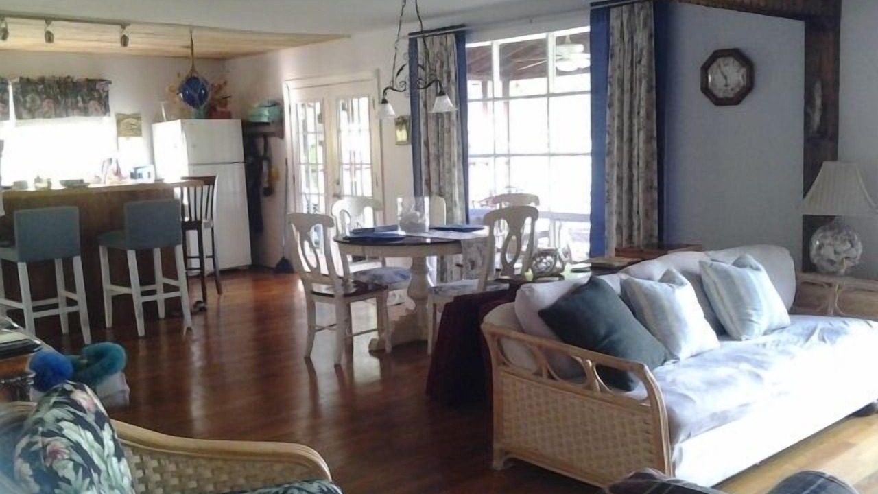 Photo of Livingroom in Colonial Beach