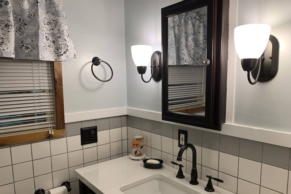 Photo of Bathroom in Taghkanic