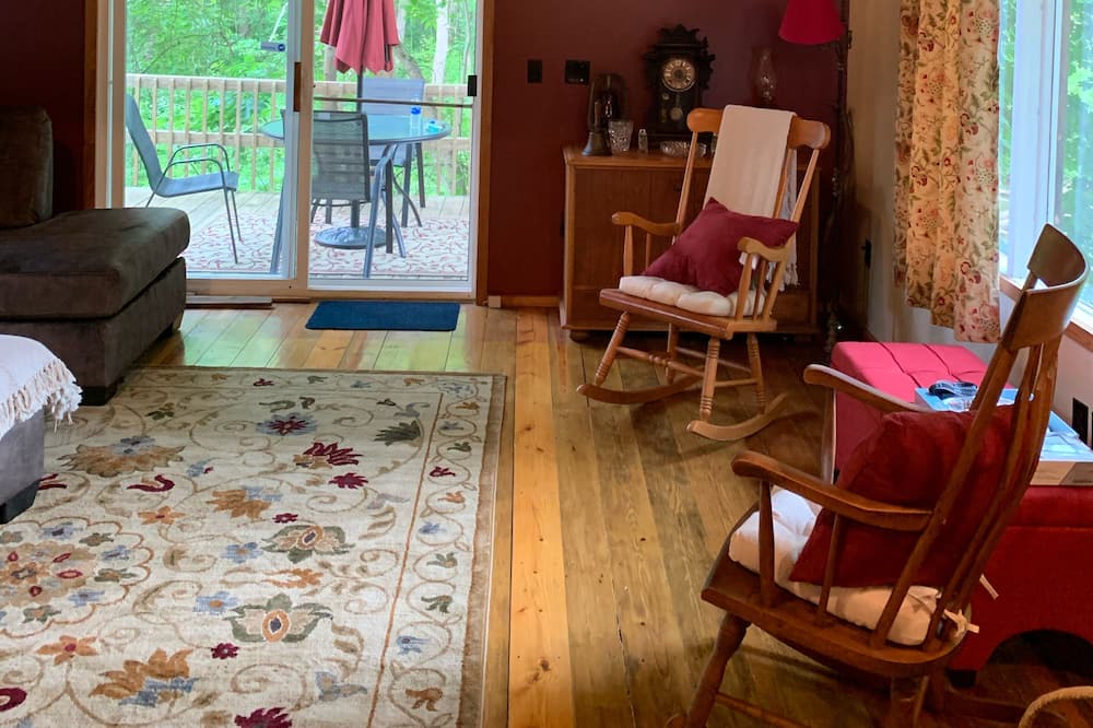 Photo of Livingroom in Taghkanic