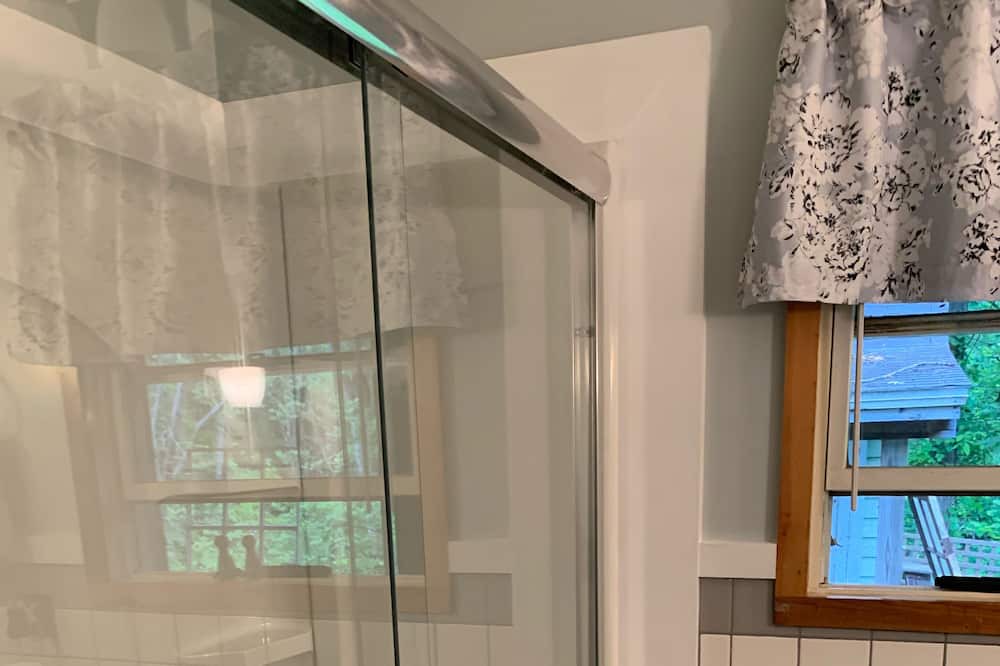 Photo of Bathroom in Taghkanic