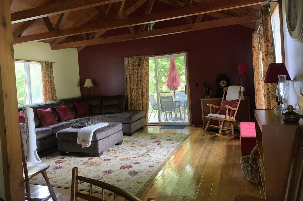 Photo of Livingroom in Taghkanic