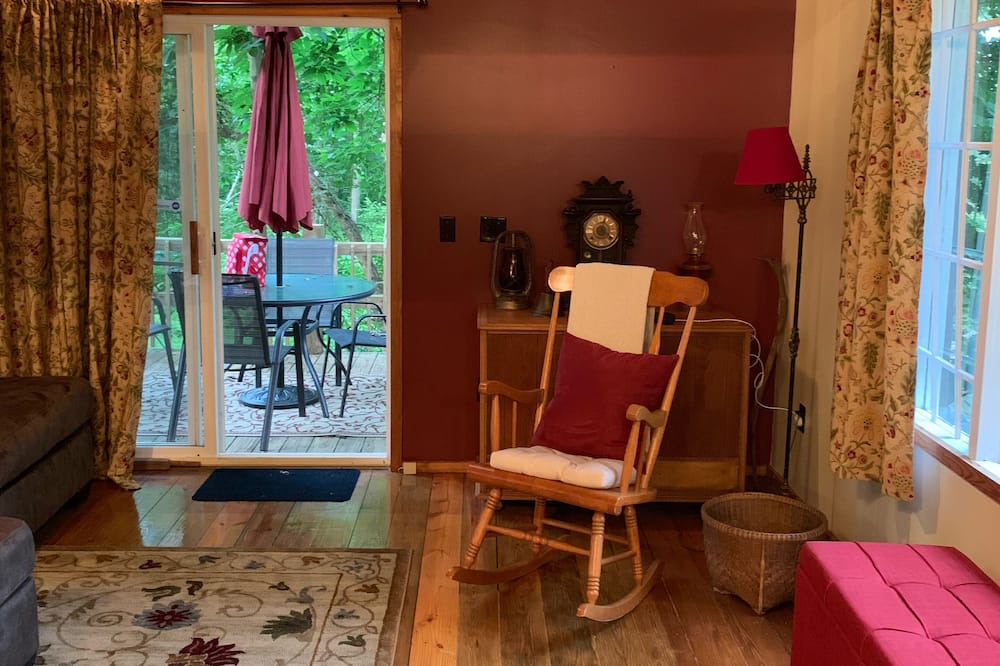 Photo of Livingroom in Taghkanic