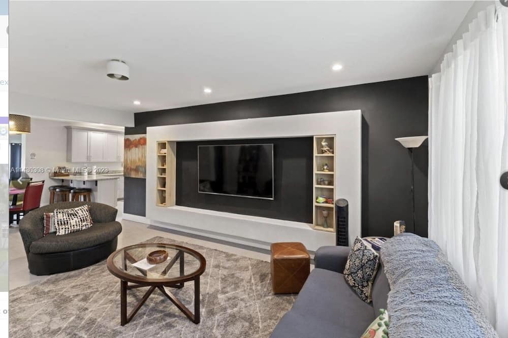 Photo of Livingroom in Miami Shores