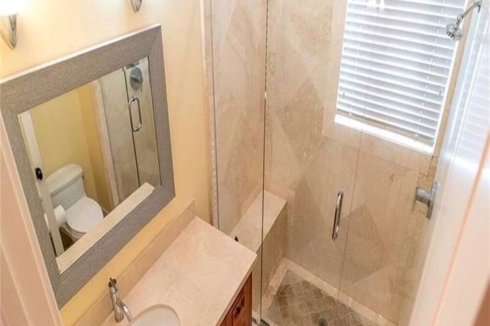 Photo of Bathroom in Victoria Park