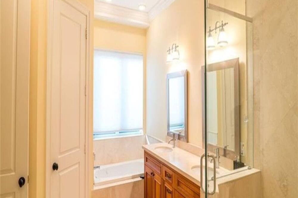 Photo of Bathroom in Victoria Park