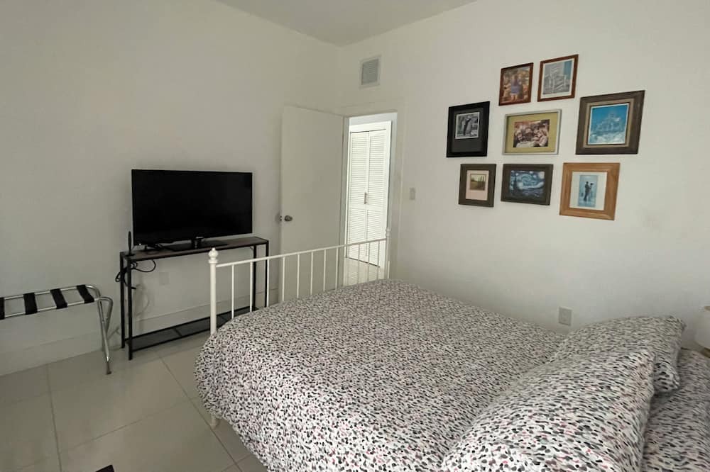 Photo of Bedroom in Miami Shores