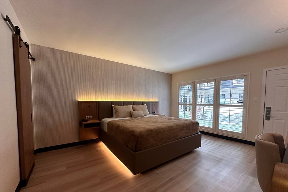 Photo of Bedroom in Fairfax District