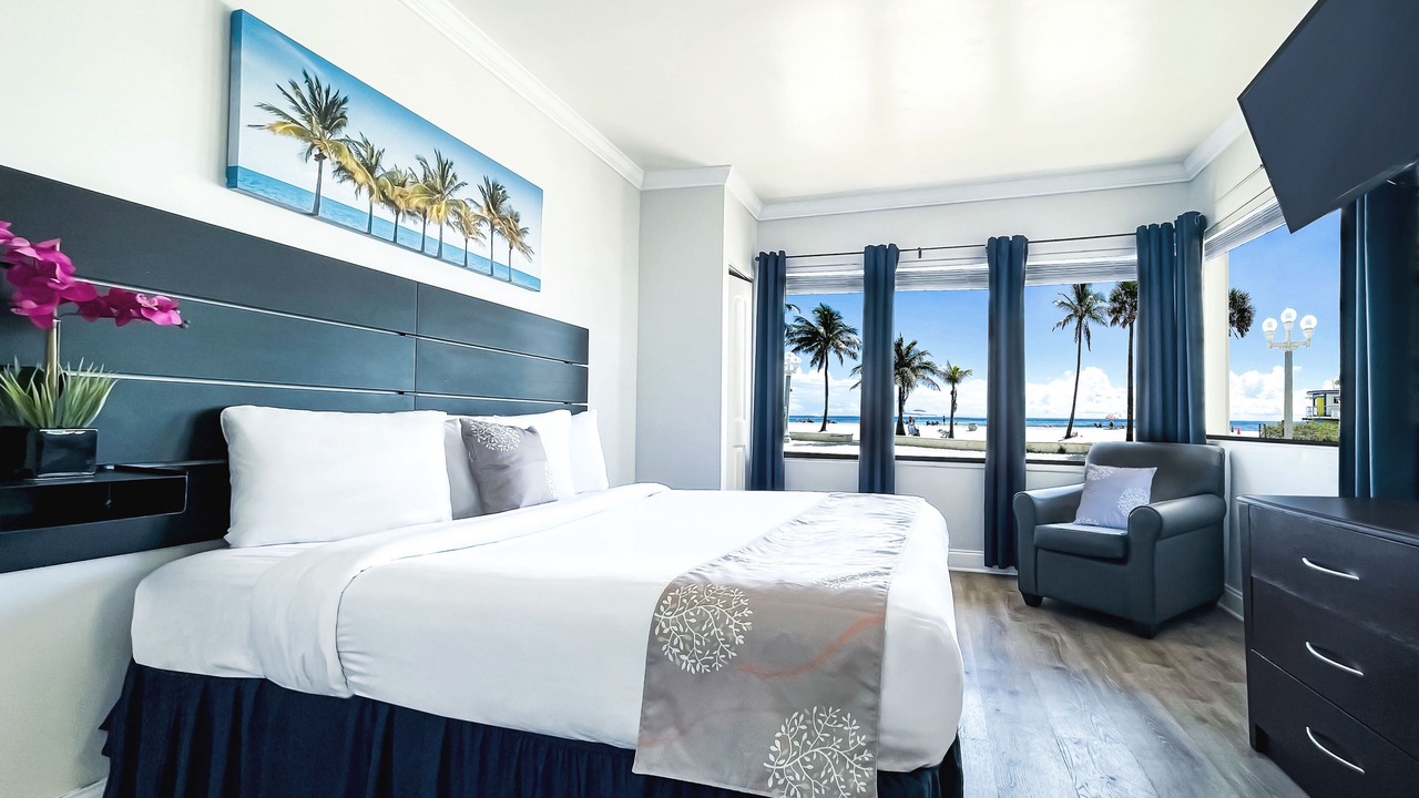 Photo of Bedroom in Hollywood Lakes
