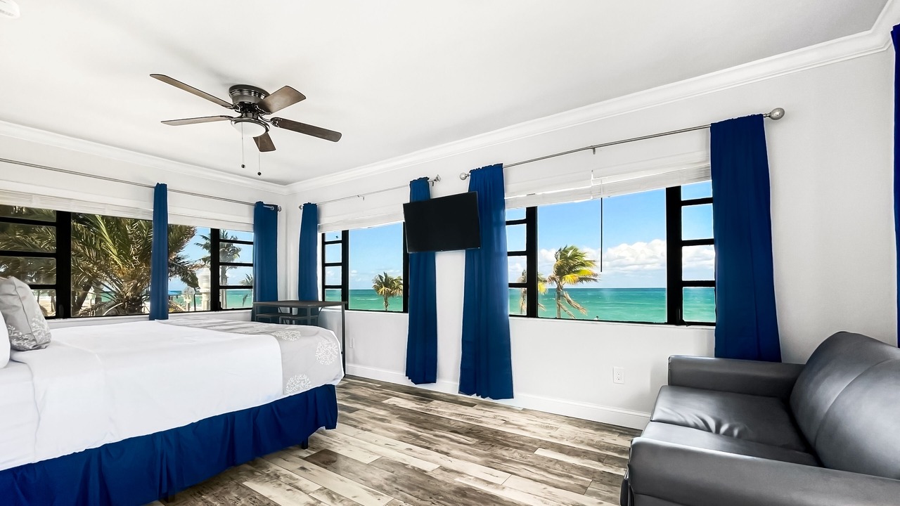 Photo of Bedroom in Hollywood Lakes
